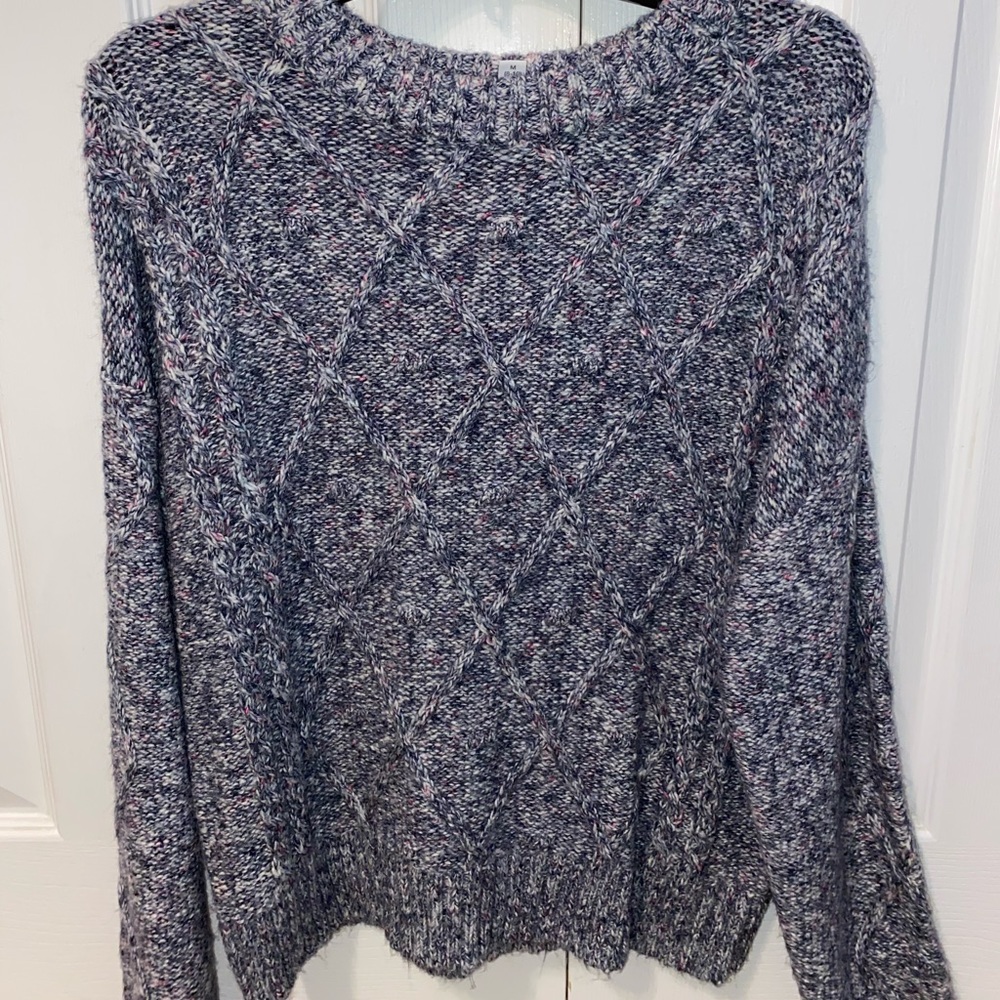 Women’s TimeTru Long Sleeve Sweater— size MEDIUM.